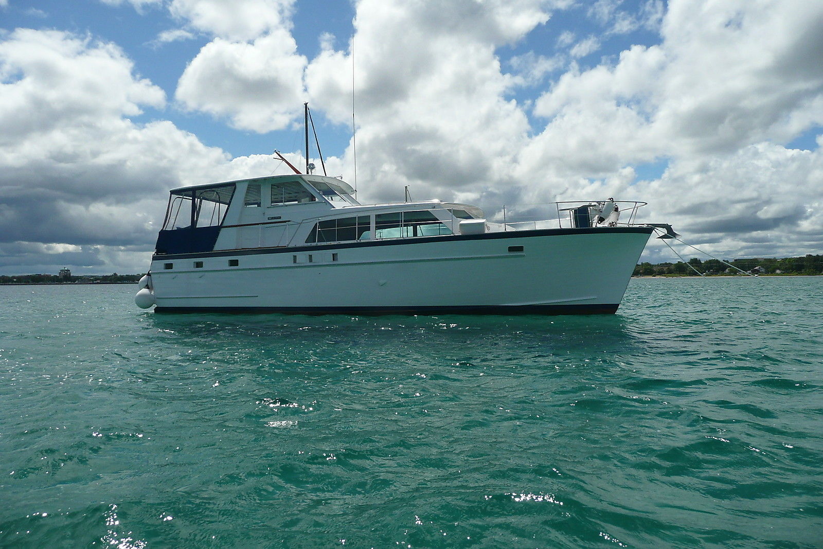 flush deck motor yacht