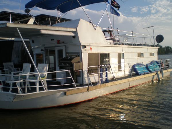 Leisure Craft Houseboat