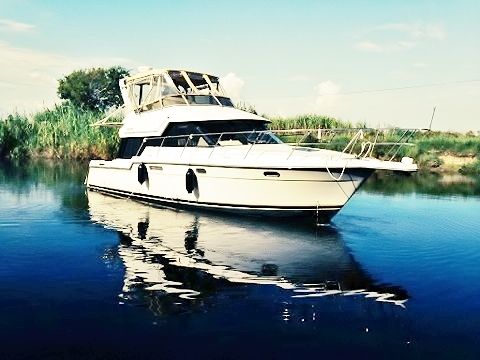 CARVER Upper And Lower Helm Stations 370 CARVER VOYAGER TWIN DIESEL VOLVO