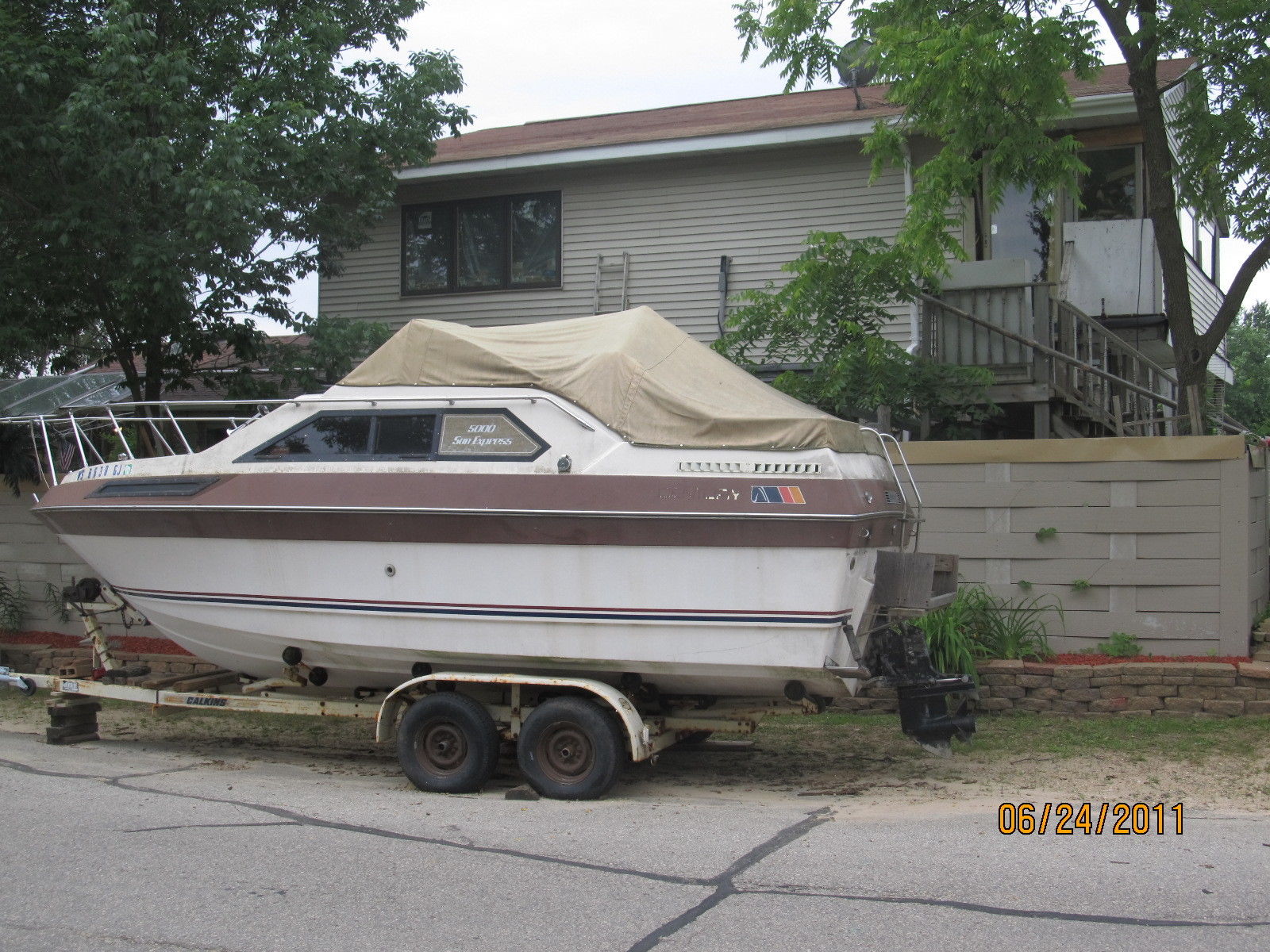 Bayliner 27 Foot Cabin Cruiser Sleeps 4 Easter Special 3000