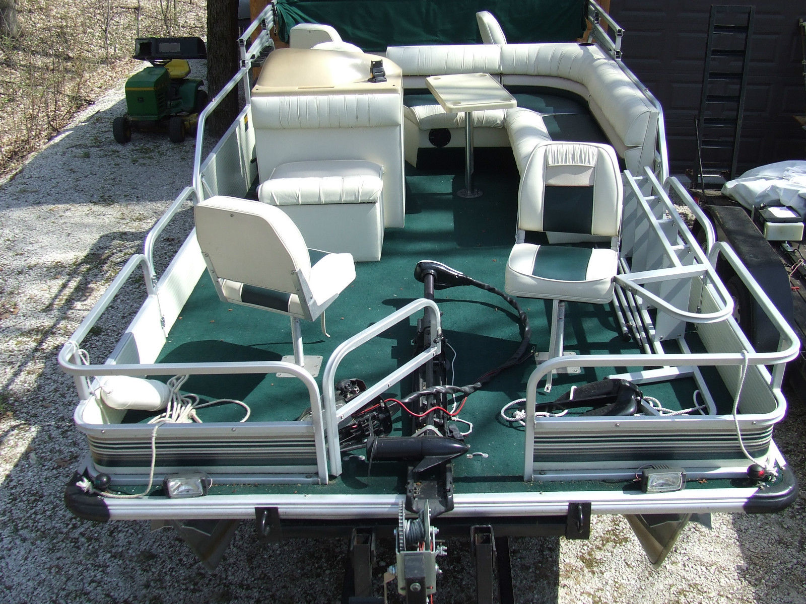 18' pontoon boat w/40hp merc including a scissors trailer