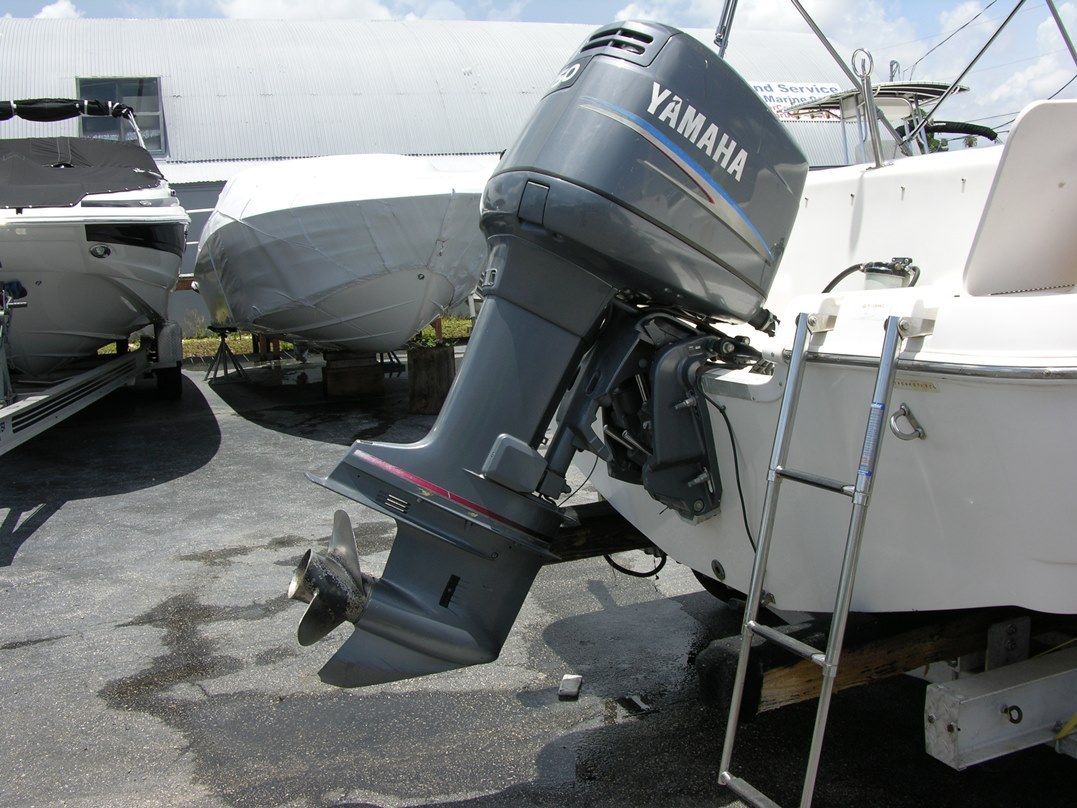 04 hurricane outboard deck boat - 201 gs with yamaha 150