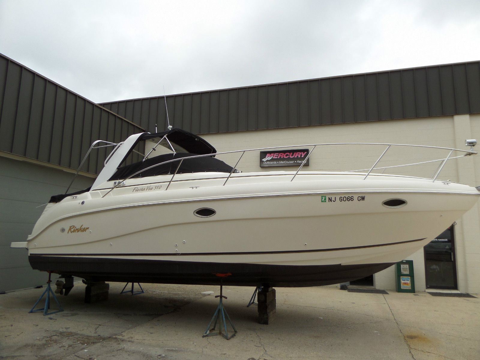 Rinker 310 Fiesta Vee 2000 for sale for $100 - Boats-from 