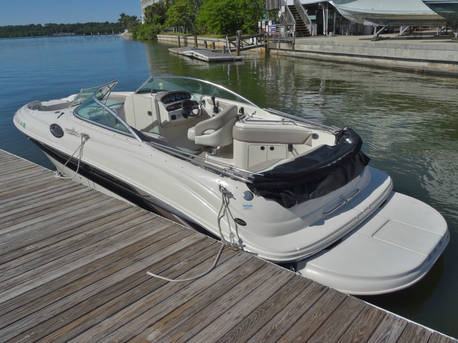 Sea Ray 240 Sundeck 2004 For Sale For $22,500 - Boats-from-USA.com