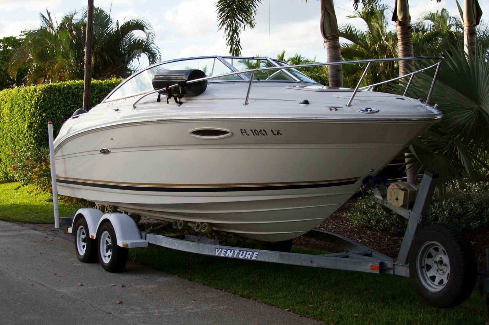 Sea Ray 225 Weekender - 24ft Cuddy Cabin