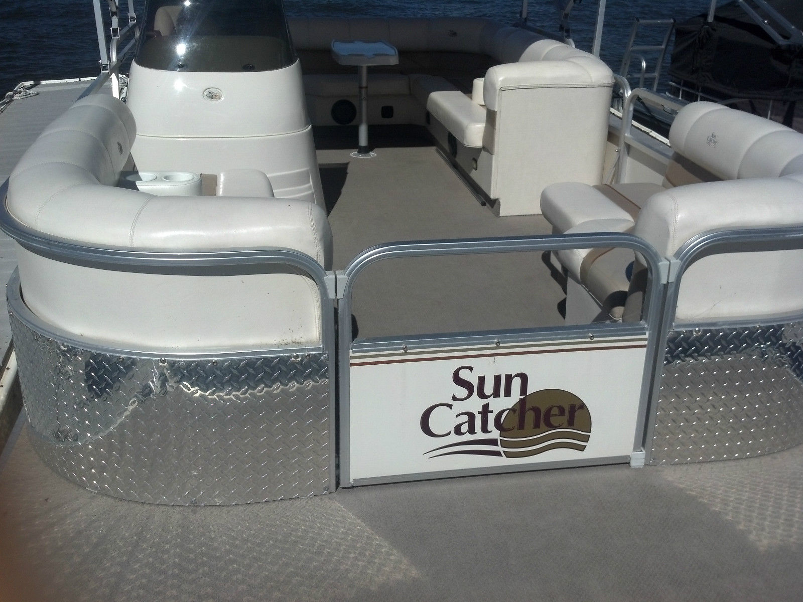 Sun Catcher 20' With Bimini