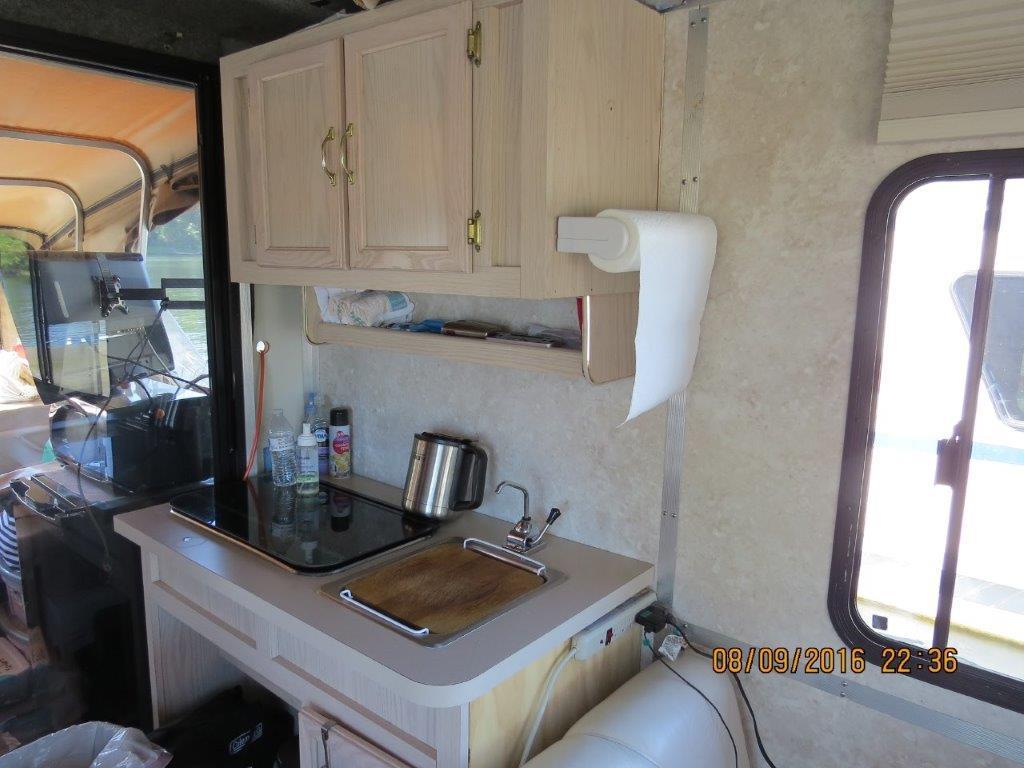 Sun Tracker 32' Party Hut 2003 for sale for $23,900 