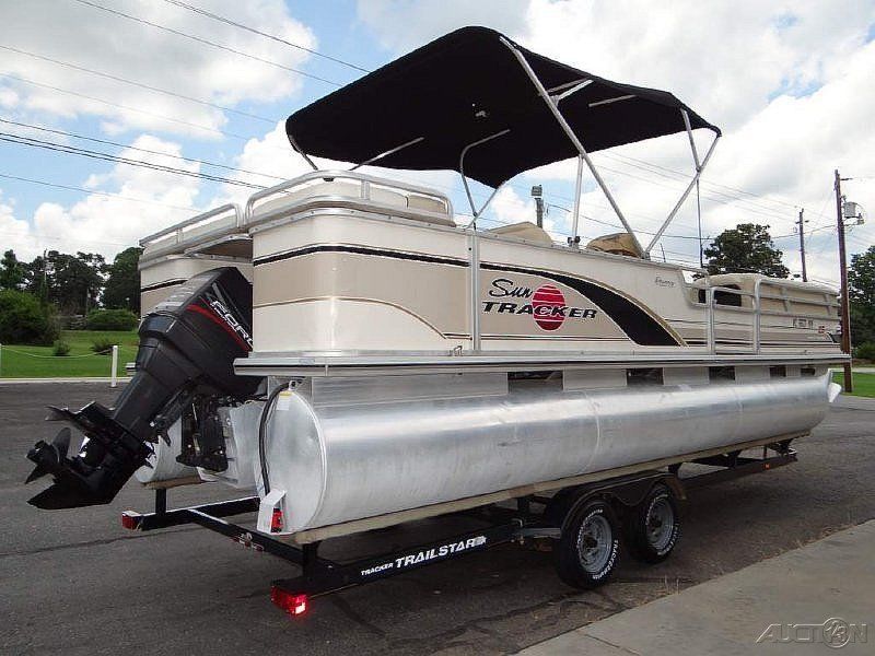 Sun Tracker Party Barge 25 2002 For Sale For $1,000 - Boats-from-USA.com