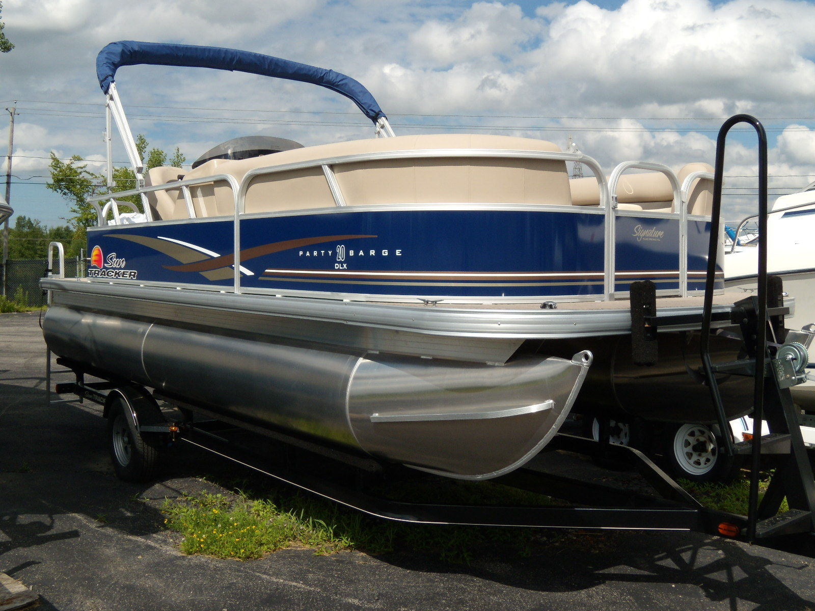 NEW 2014 SunTracker Party Barge 20 Signature Pontoon Boat 