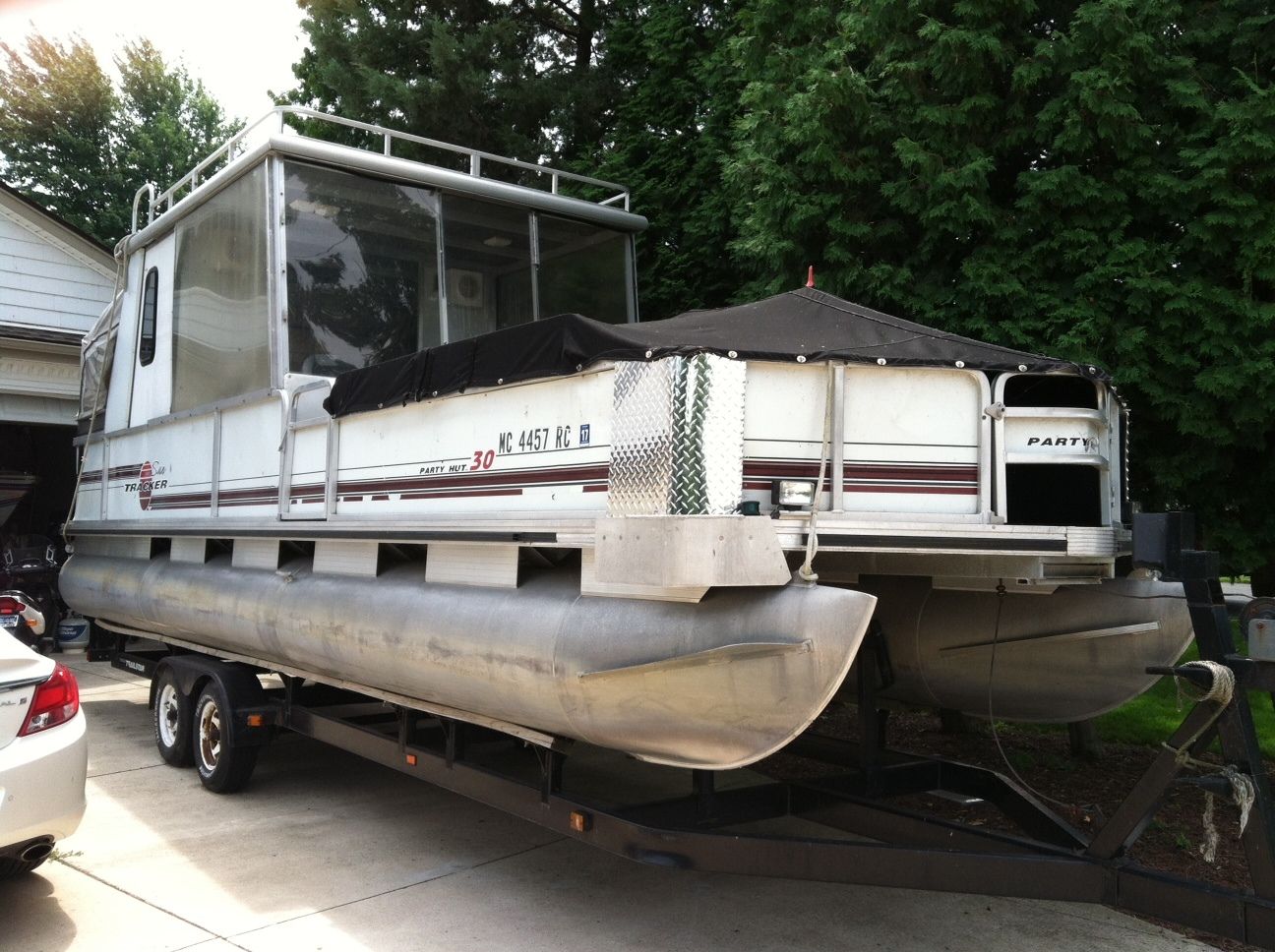 Sun Tracker Party Hut 30' 1995 for sale for $5,000 - Boats 