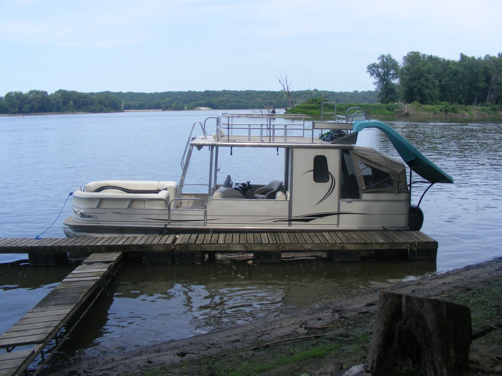 suntracker party hut 30 2005 for sale for $10,000 - boats