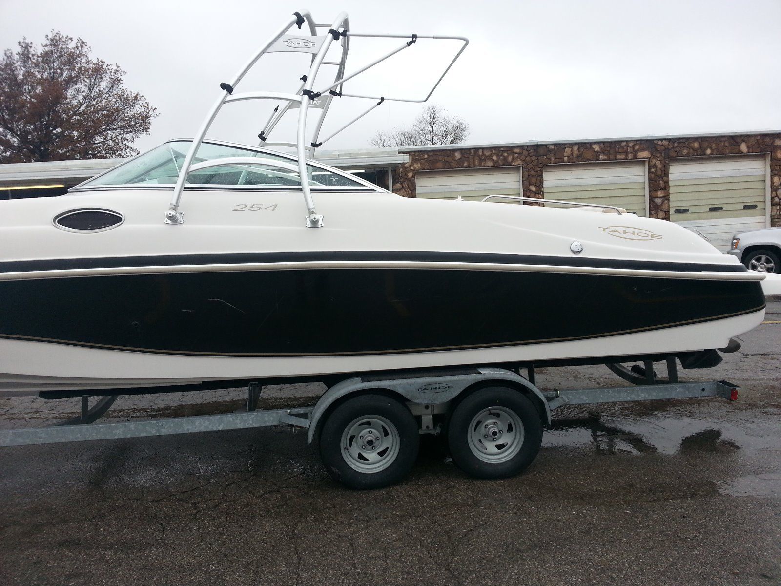 tahoe 254 deck 2004 for sale for $12,500 - boats-from-usa.com