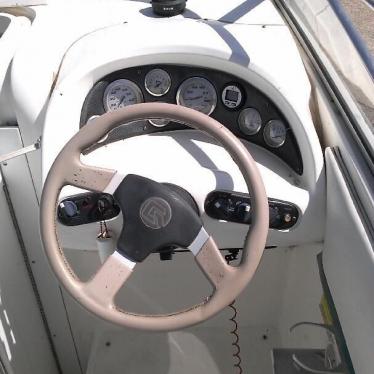 1999 Glastron 249 cabin cruiser