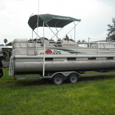 2004 Sun Tracker 24 party barge