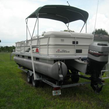 2004 Sun Tracker 24 party barge