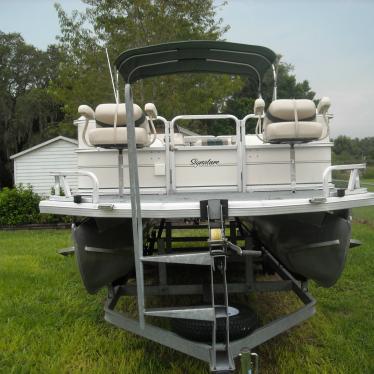 2004 Sun Tracker 24 party barge