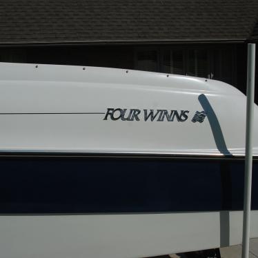 1999 Four Winns 245 sundowner