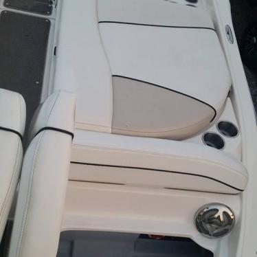 2009 Rinker captiva 276