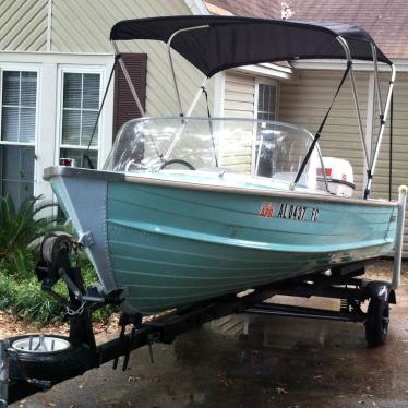 1967 Starcraft aluminum lapstrake close-bow runabout