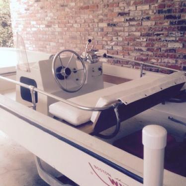 1987 Boston Whaler 15 foot center console