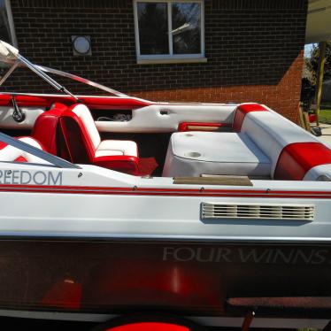 1988 Four Winns 160 freedom