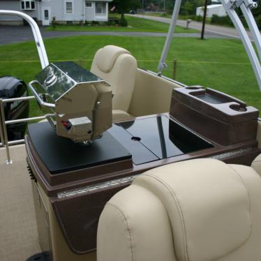 2014 Larson escape 25 ttt triple pontoon