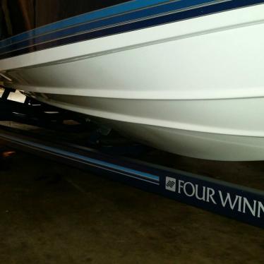 1989 Four Winns liberator 211