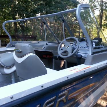 2005 Crestliner 1650 sport angler