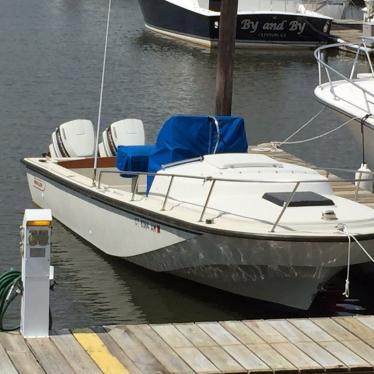 1989 Boston Whaler 25' outrage cuddy