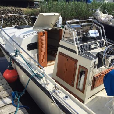 1989 Boston Whaler 25' outrage cuddy