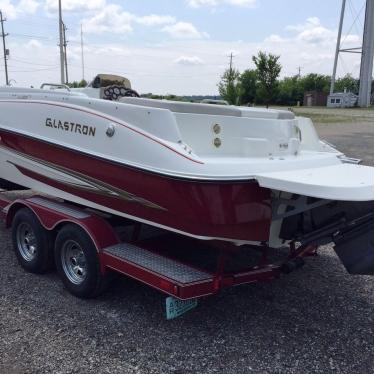 2005 Glastron ds 215