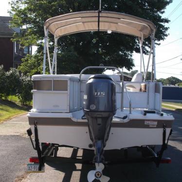 2012 Hurricane fundeck 226f ob