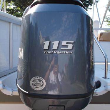 2012 Hurricane fundeck 226f ob