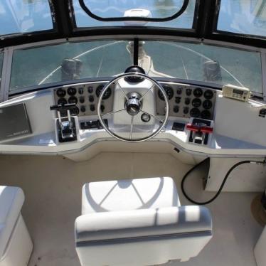 1998 Carver 325 aft cabin