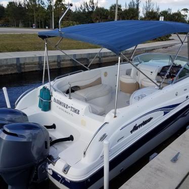 2004 Hurricane 260 sundeck