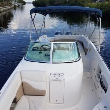 2004 Hurricane 260 sundeck