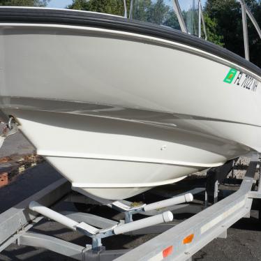 2006 Boston Whaler 220 dauntless