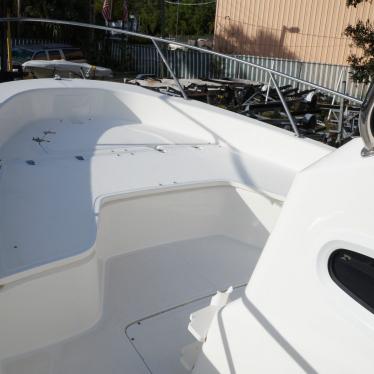 2006 Boston Whaler 220 dauntless