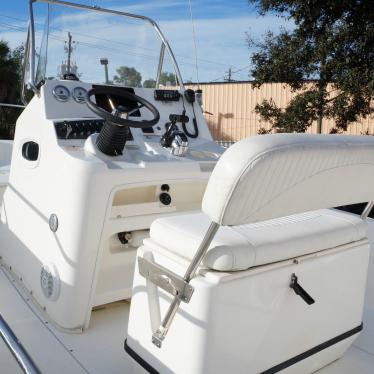 2006 Boston Whaler 220 dauntless