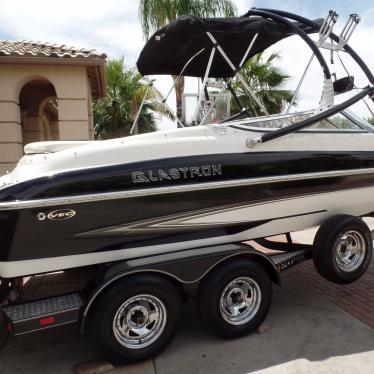 2006 Glastron gx205