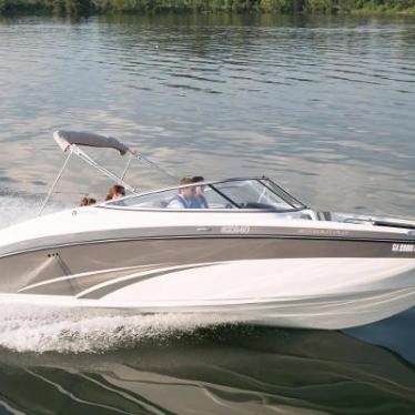 2016 Yamaha sport boat