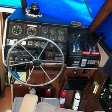 1982 Bayliner explorer flybridge 3270