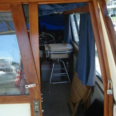 1982 Bayliner explorer flybridge 3270