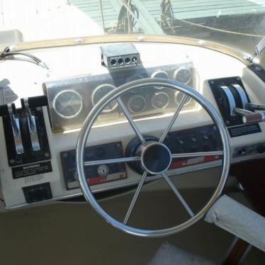 1982 Bayliner explorer flybridge 3270