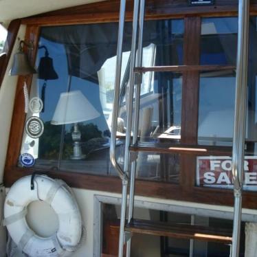 1982 Bayliner explorer flybridge 3270