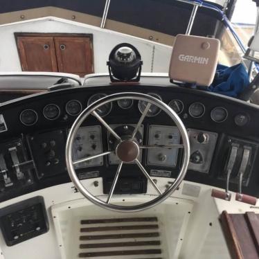 1983 Carver 3607 aft cabin