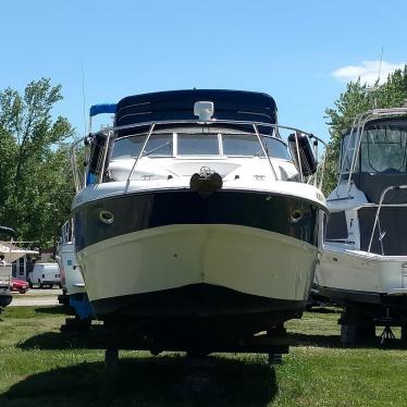 2005 Bayliner 305 sb