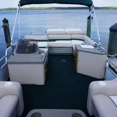 1999 Sun Tracker party barge 25 signature series