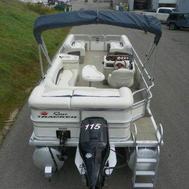 2006 Sun Tracker party barge 24 signature series