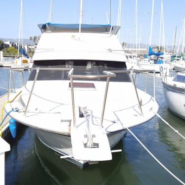 1985 Bayliner 2850 contessa command bridge